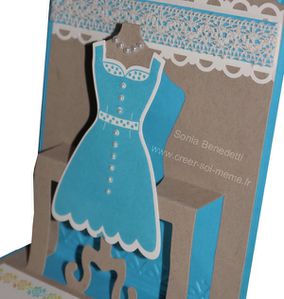 carte-pop-up-ouverte-detail-robe.jpg