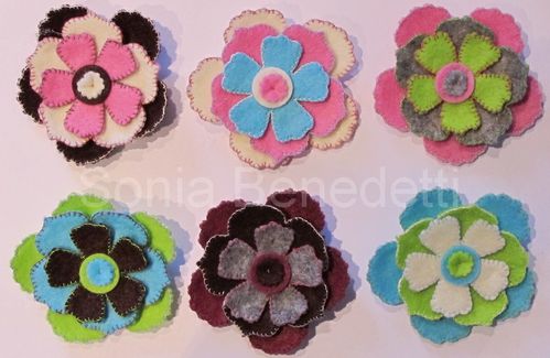 fleurs en feutrine cousues