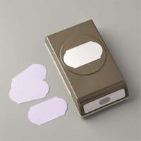 149516 perforatrice Étiquette intemporelle Stampin'up Stampin'Up! créer rapidement et facilement des découpes pour décorer et ajouter du relief à vos projets. Et puisque les perforatrices sont un bon outil pour découper des images tamponnées, plusieurs de nos sets de tampons sont coordonnés à des perforatrices. Elles sont de haute qualité, abordables et faciles à utiliser.