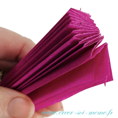 éventail pour faire une jolie fleur en papier de soie