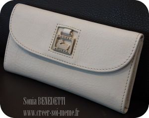 porte-carte-dooney-bourke.jpg