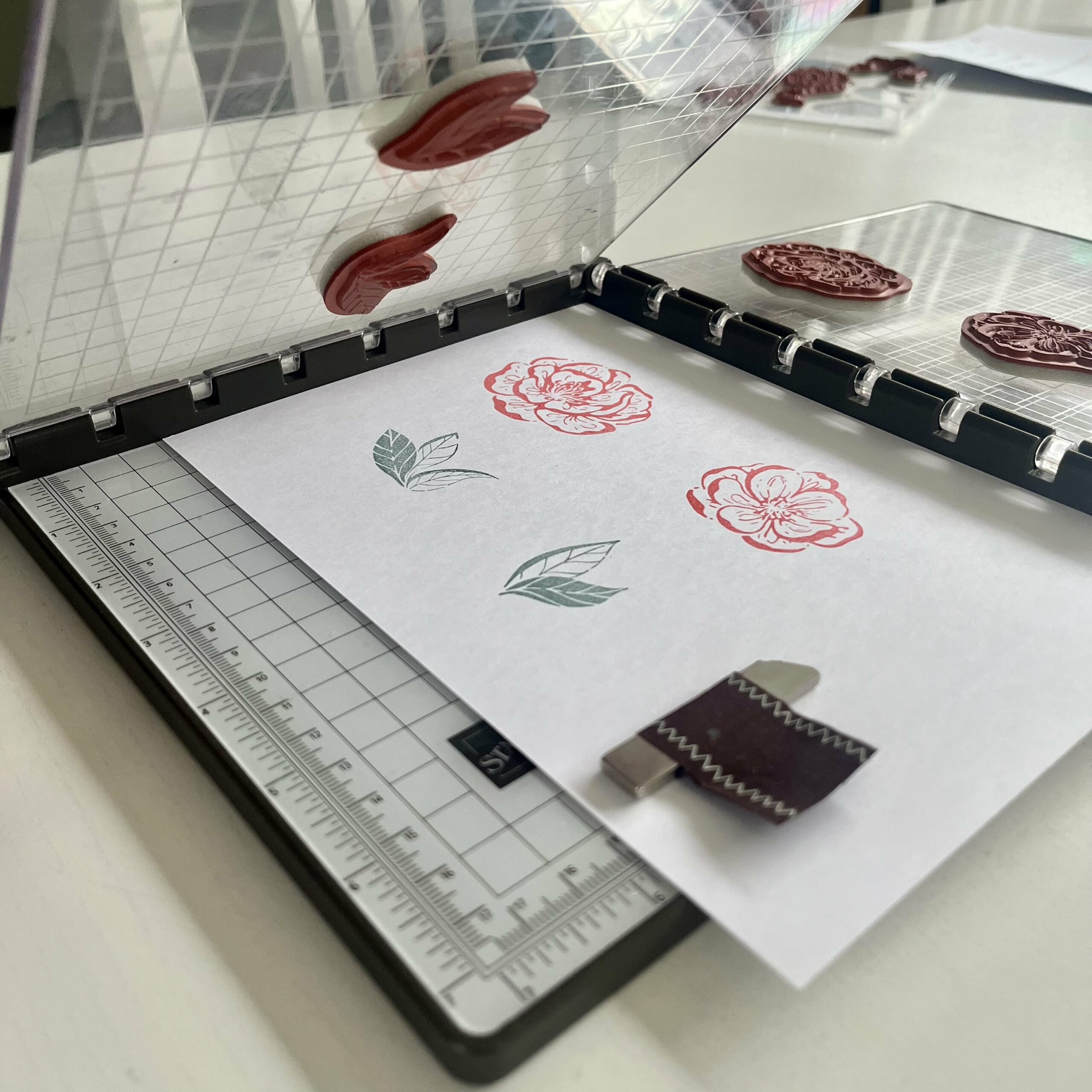 Image étape du tutoriel pour réaliser un mini album accordéon avec les produits de loisirs créatifs stampin'Up!